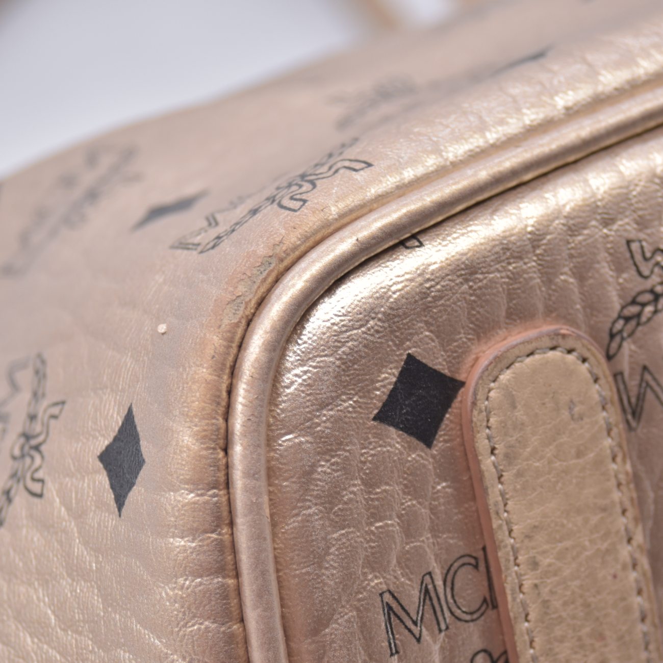$950 MCM Metallic Visetos Medium Liz Reversible Shopper Tote Gold