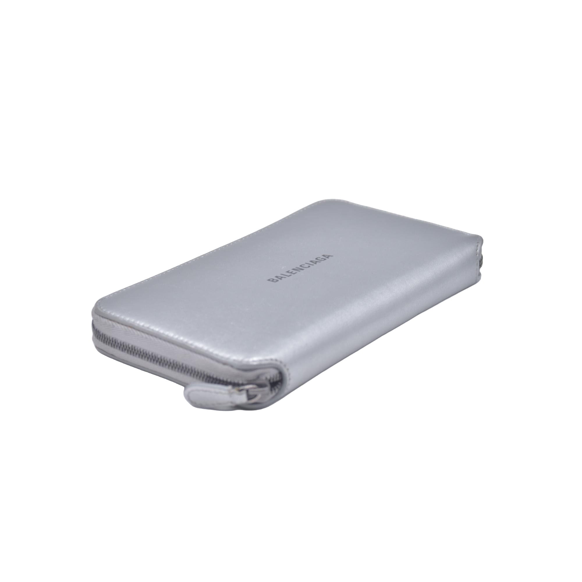 $550 Balenciaga Silver Metallic Wallet CONSIGNMENT 10021042