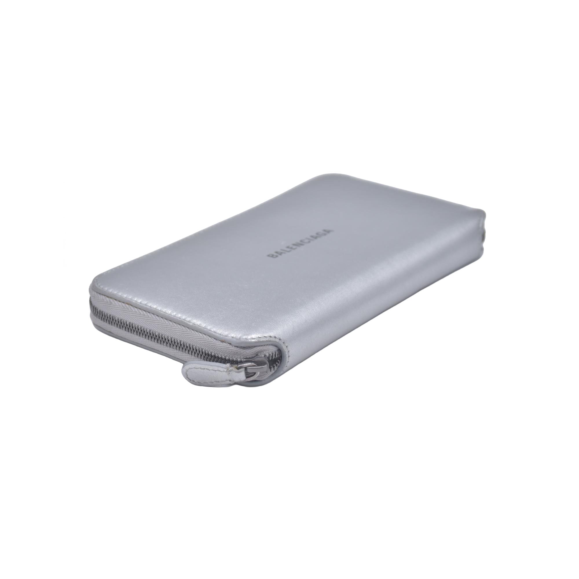 $550 Balenciaga Silver Metallic Wallet CONSIGNMENT 10021042