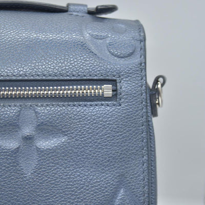 $3100 Louis Vuitton Metallic Empreinte Monogram Giant Pochette Metis Navy Nacre