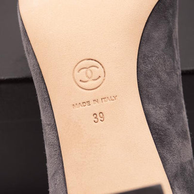 Chanel Grey Black 20c Calfskin Suede Cc Logo Chain Metal Pumps