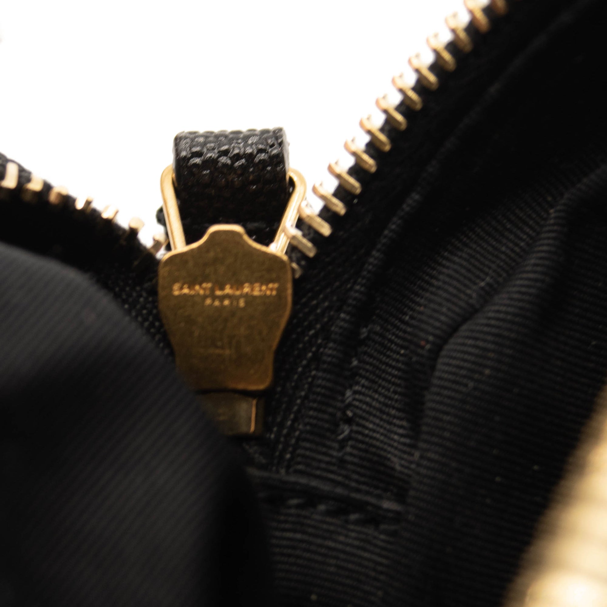 Saint Laurent Grain De Poudre Matelasse Chevron Quilted Round Vinyle Camera Bag Black