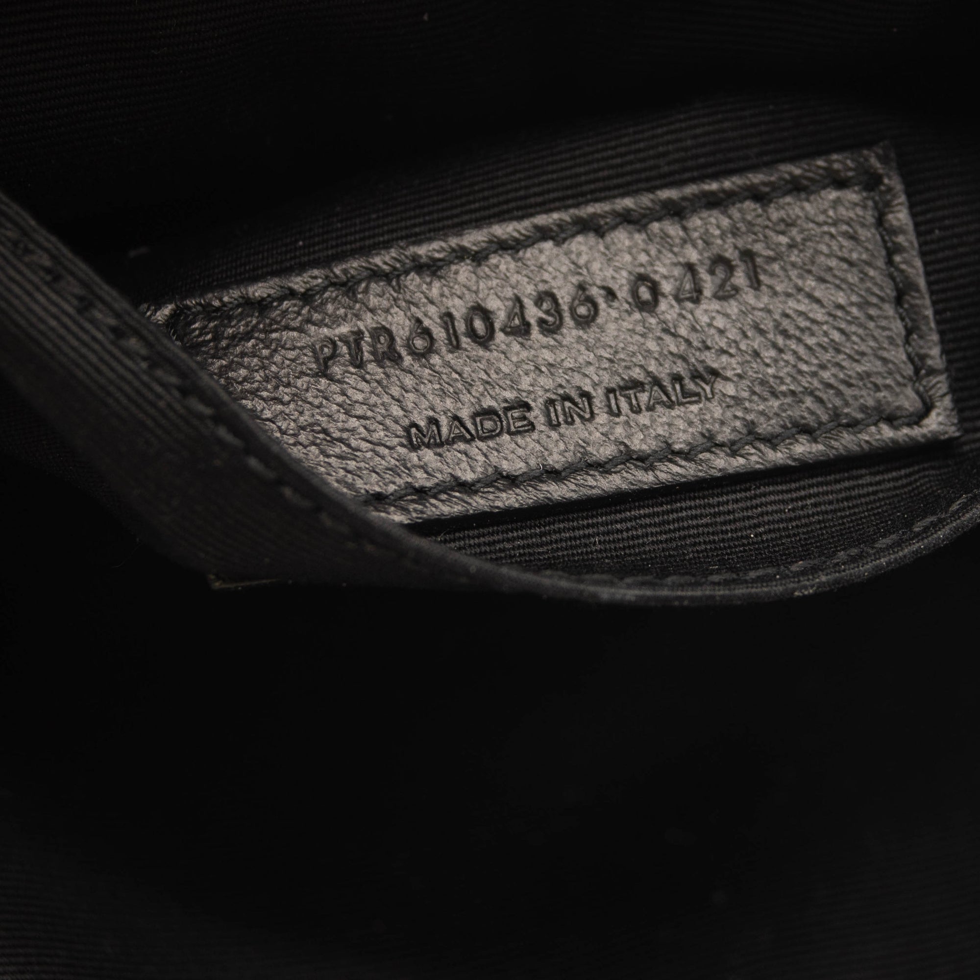 Saint Laurent Grain De Poudre Matelasse Chevron Quilted Round Vinyle Camera Bag Black