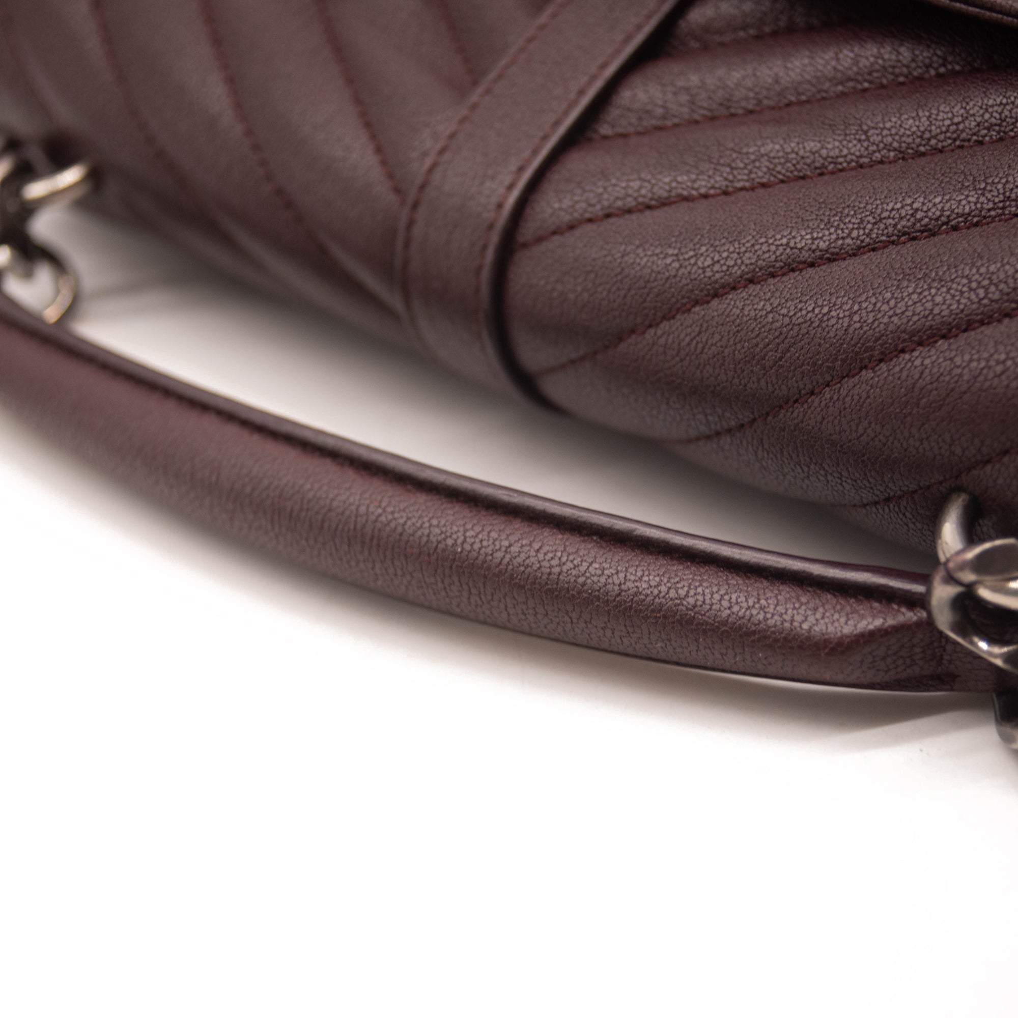 USED Saint Laurent Sheepskin Matelasse Chevron Monogram Medium College Bag Rouge Legion