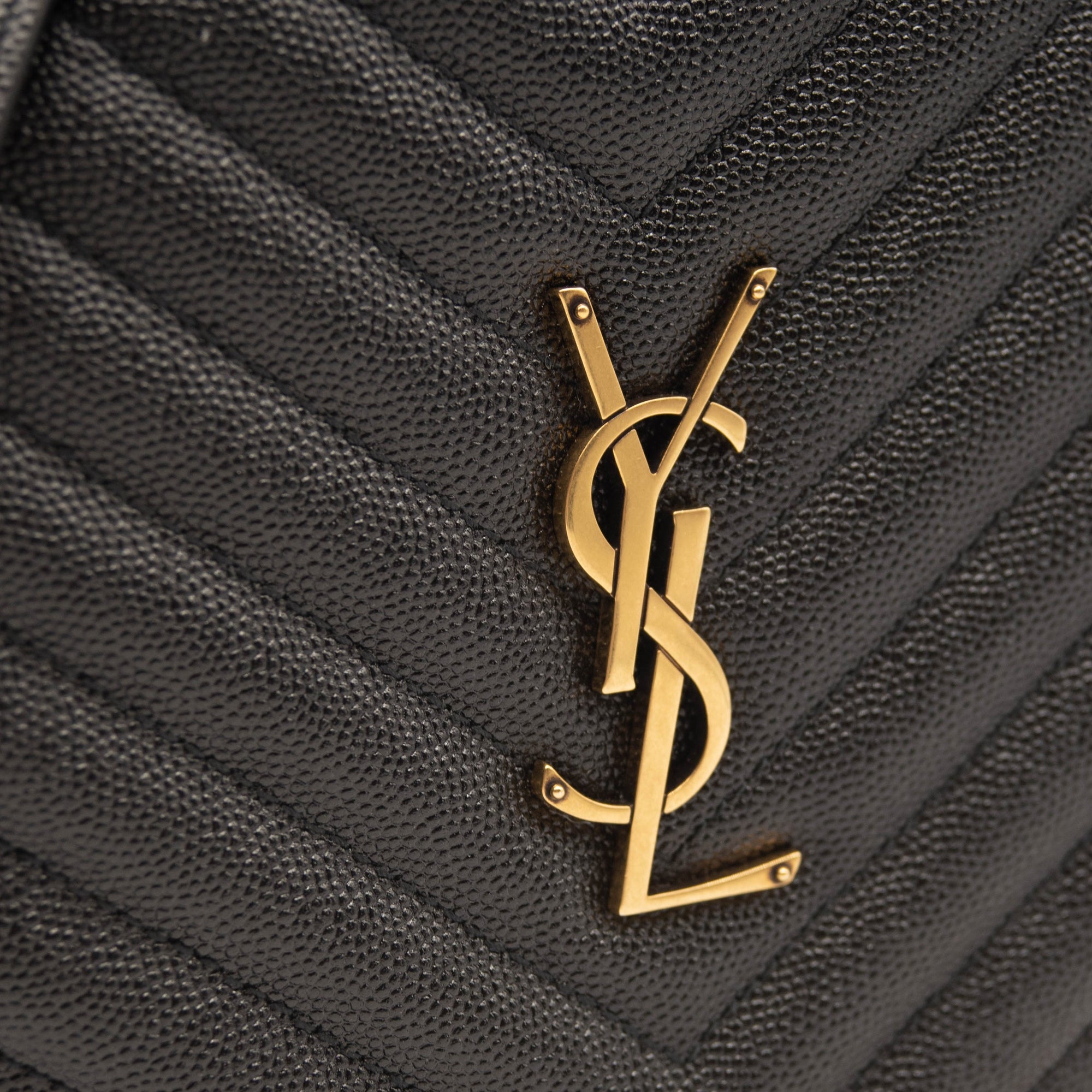 Saint Laurent Grain De Poudre Matelasse Chevron Quilted Round Vinyle Camera Bag Black