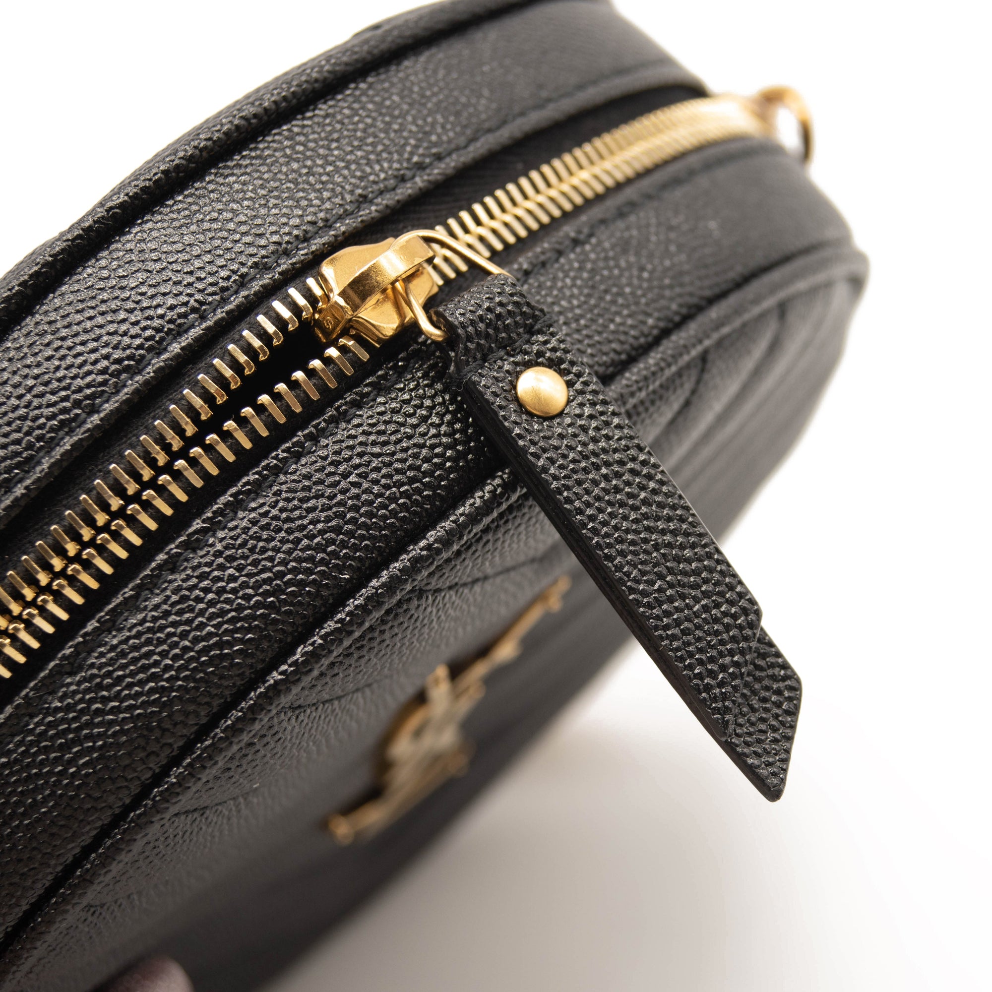 Saint Laurent Grain De Poudre Matelasse Chevron Quilted Round Vinyle Camera Bag Black