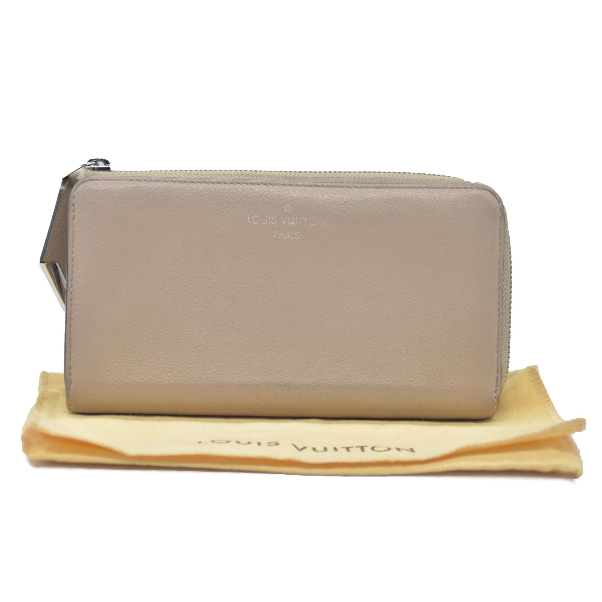 $1420 Louis Vuitton  Veau Cachemire Comete Wallet Galet MI5126