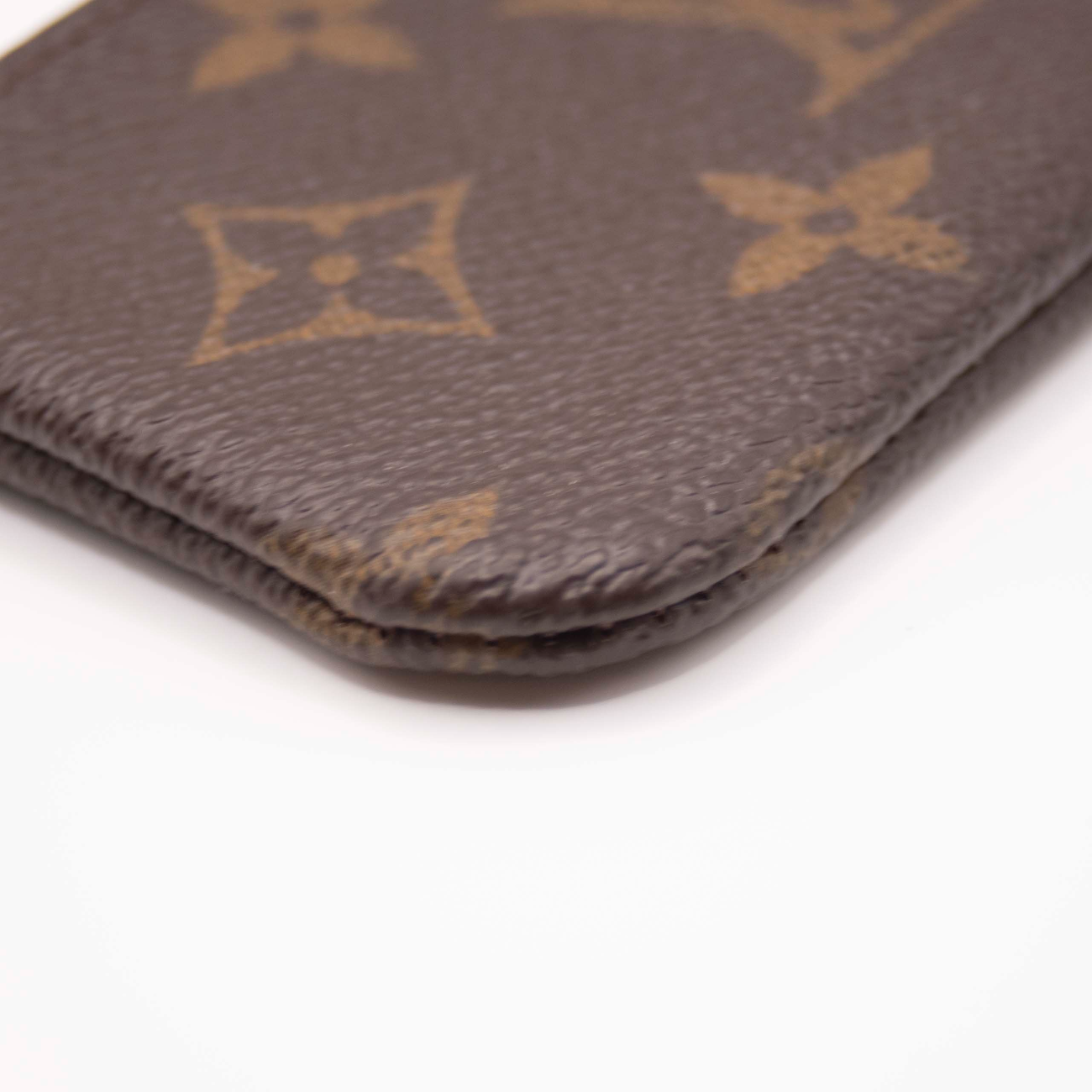 $355 2000 Louis Vuitton Monogram Key Pouch CA0040