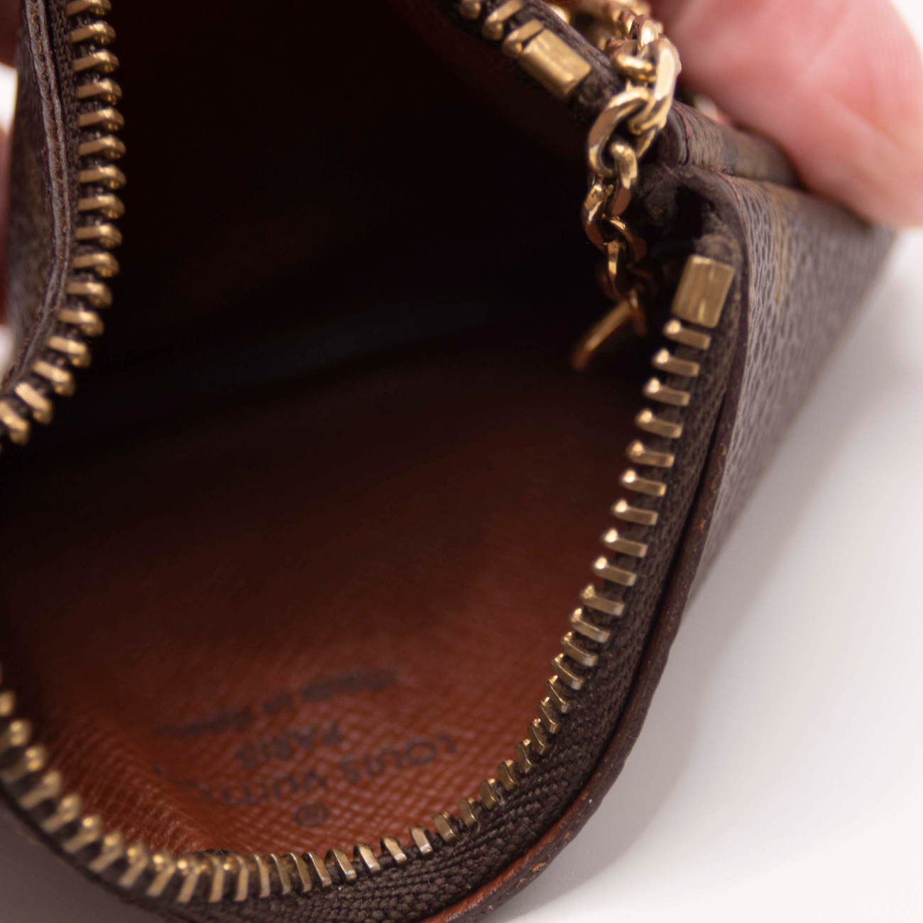 $355 2000 Louis Vuitton Monogram Key Pouch CA0040