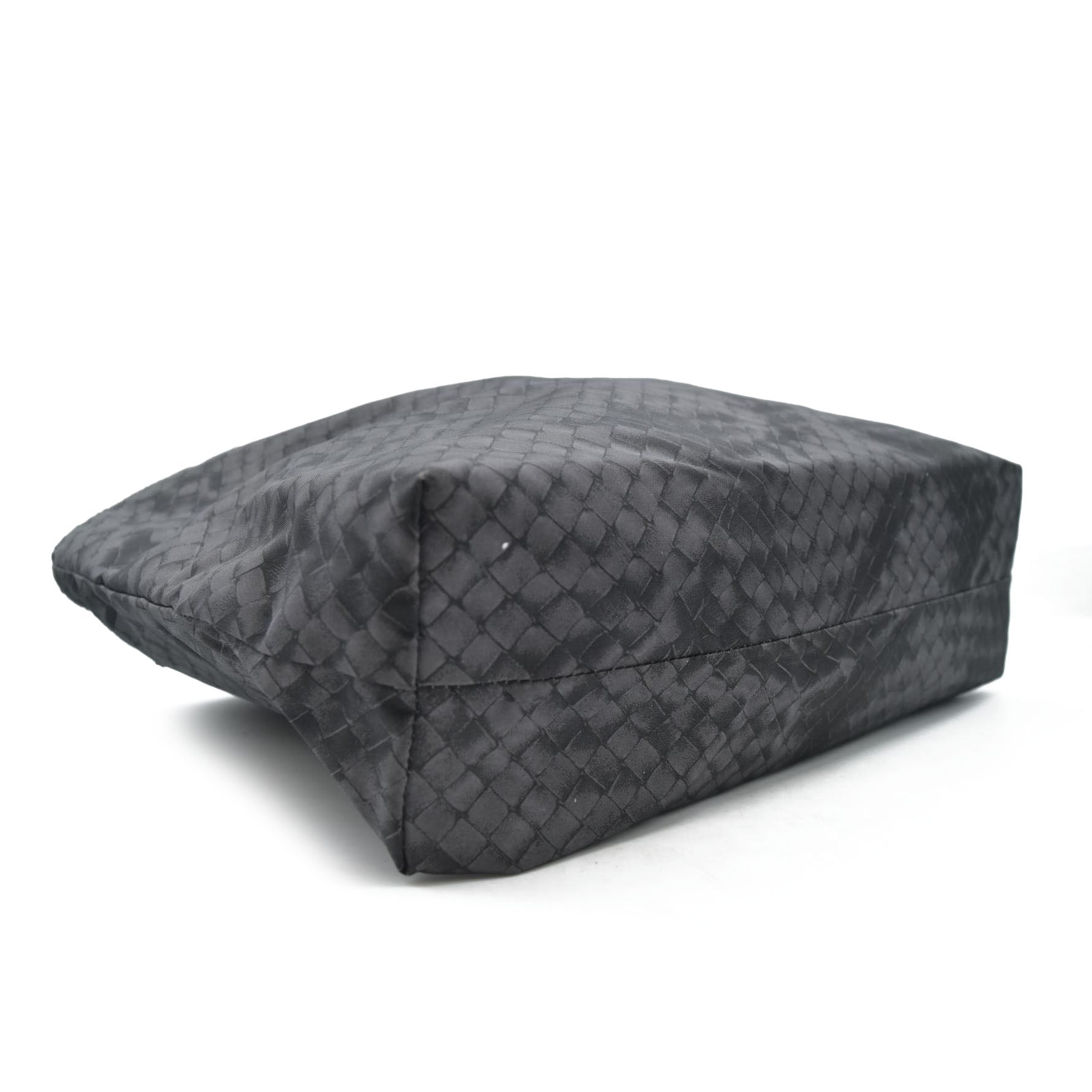 $890 Bottega Veneta Intreccio Illusion tote Bag Black