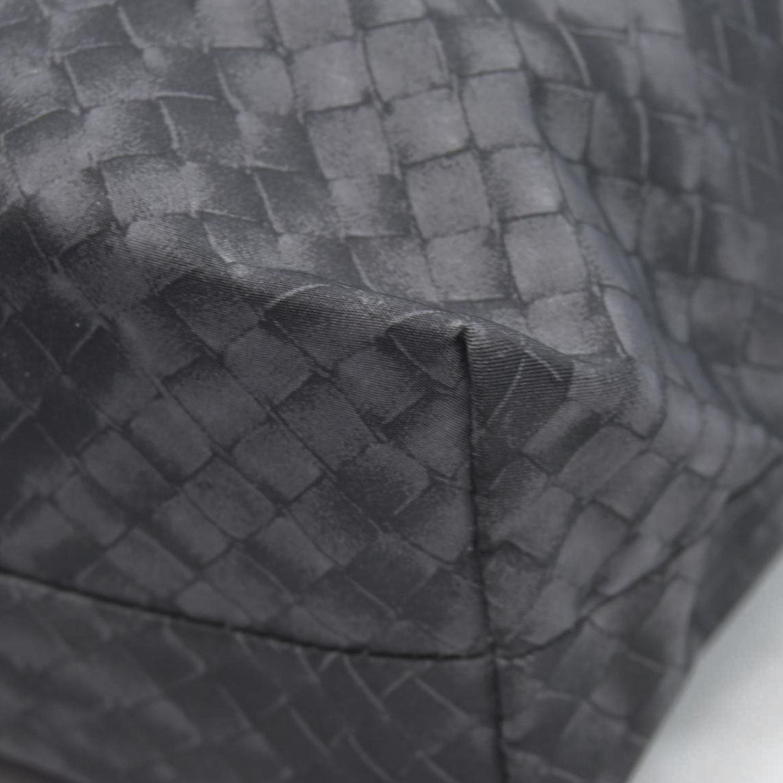 $890 Bottega Veneta Intreccio Illusion tote Bag Black