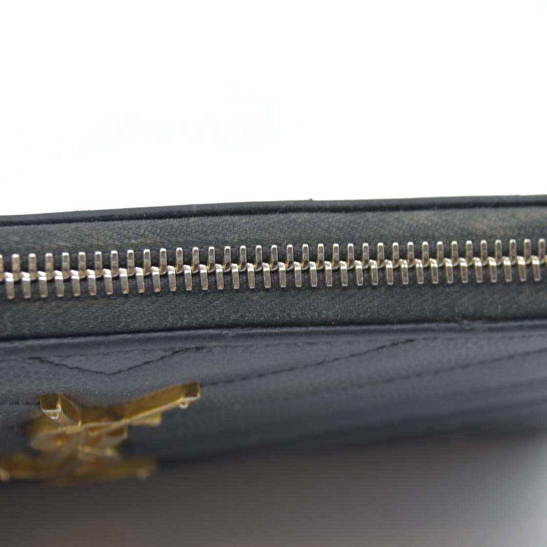 $950 CONSIGNMENT Saint Laurent CASSANDRE MATELASSÉ ZIP AROUND WALLET IN GRAIN DE POUDRE LEATHER
