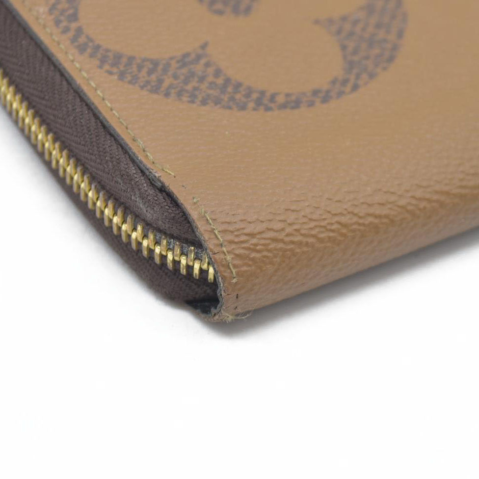 $915 CONSIGNMENT Louis Vuitton  Reverse Monogram Giant Zippy Wallet LU4220