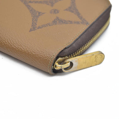 $915 CONSIGNMENT Louis Vuitton  Reverse Monogram Giant Zippy Wallet LU4220