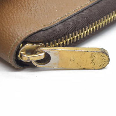 $915 CONSIGNMENT Louis Vuitton  Reverse Monogram Giant Zippy Wallet LU4220