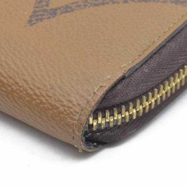 $915 CONSIGNMENT Louis Vuitton  Reverse Monogram Giant Zippy Wallet LU4220