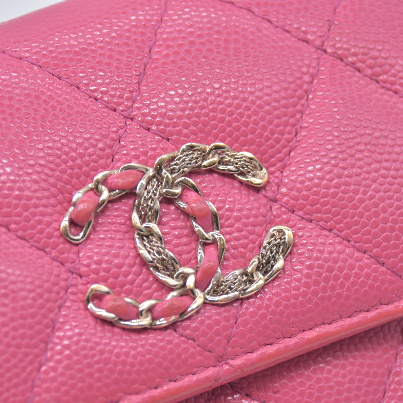 $1025 2020 CHANEL Interlocking CC Chain Small Flap Tri-Fold Wallet Pink Caviar Leather