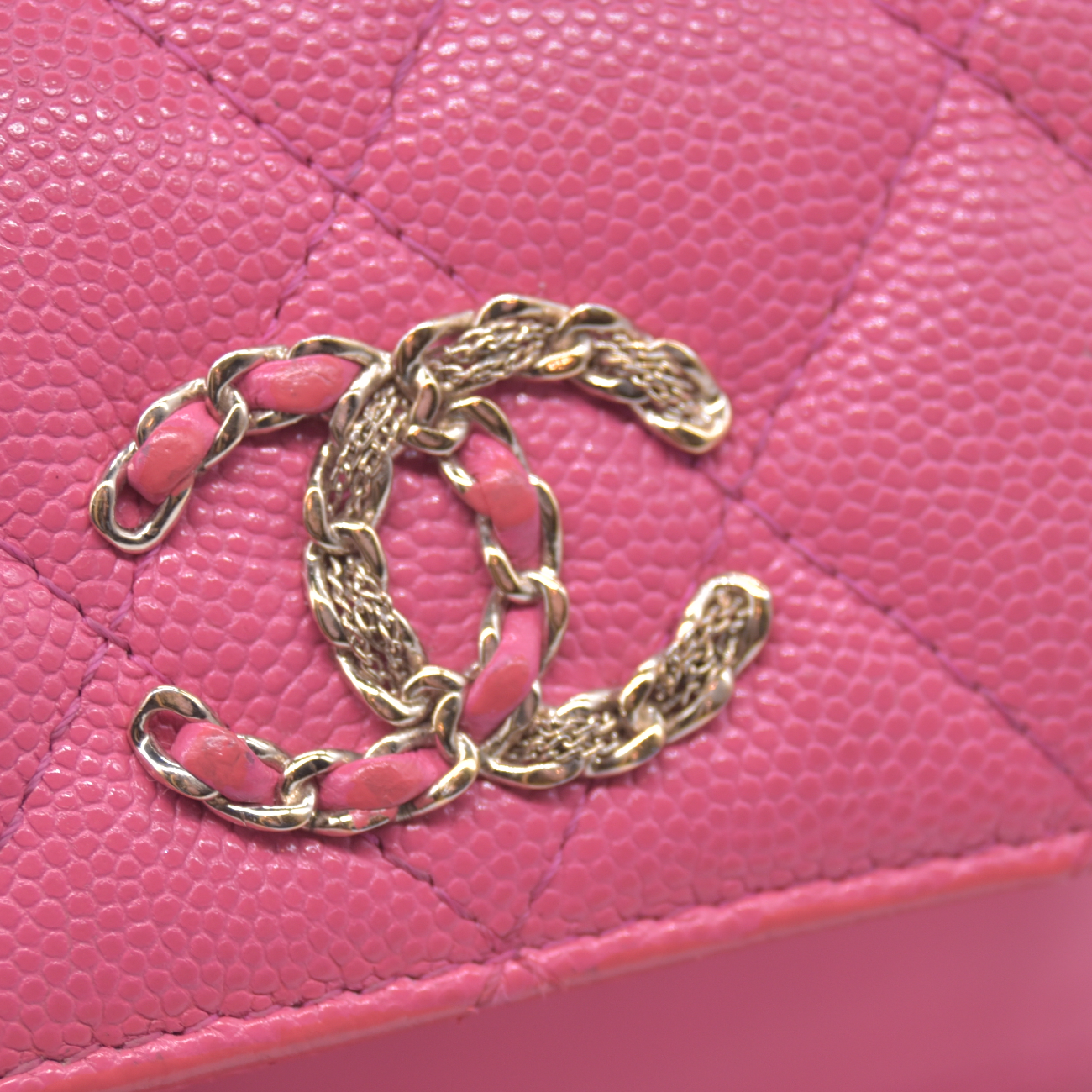 $1025 2020 CHANEL Interlocking CC Chain Small Flap Tri-Fold Wallet Pink Caviar Leather