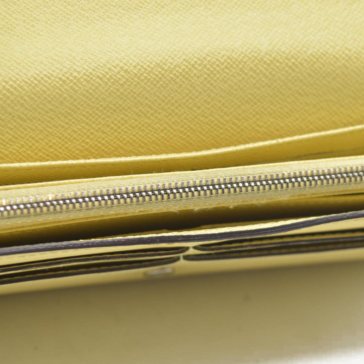 $840 CONSIGNMENT Louis Vuitton Jaune Pale Epi Leather Sarah CA1194