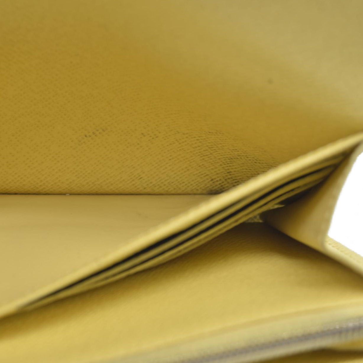 $840 CONSIGNMENT Louis Vuitton Jaune Pale Epi Leather Sarah CA1194