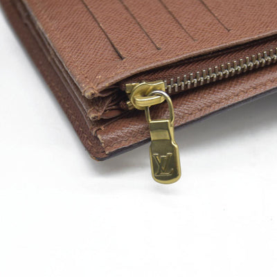 $775 Louis Vuitton Monogram Alexandra Wallet 2009 CA2059