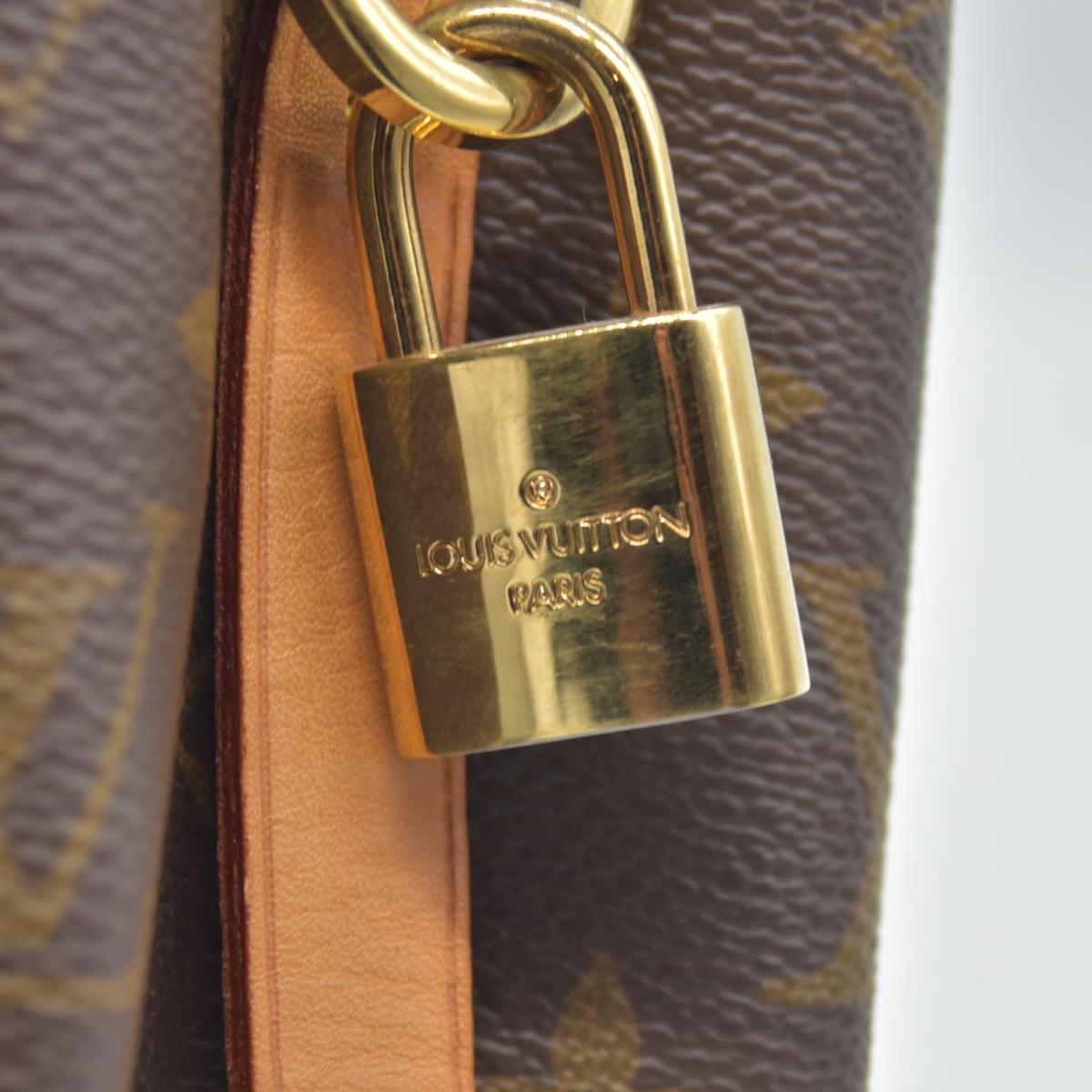 $2750 2017 Louis Vuitton Monogram Montaigne BB CA1147