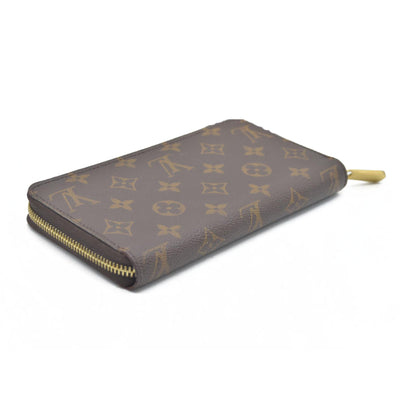 $915 Louis Vuitton  Monogram Zippy Wallet