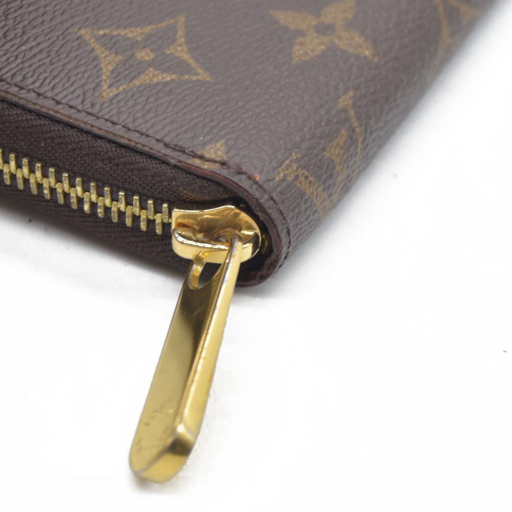 $915 Louis Vuitton  Monogram Zippy Wallet