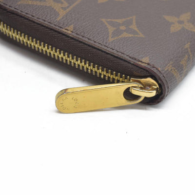 $915 Louis Vuitton  Monogram Zippy Wallet