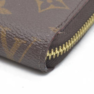 $915 Louis Vuitton  Monogram Zippy Wallet