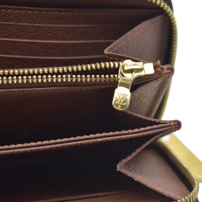 $915 Louis Vuitton  Monogram Zippy Wallet