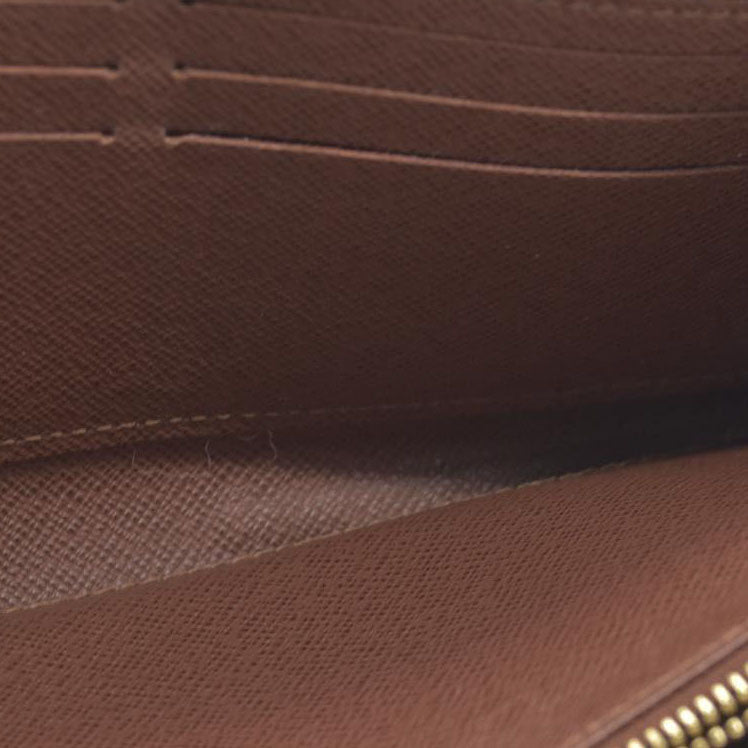 $915 Louis Vuitton  Monogram Zippy Wallet
