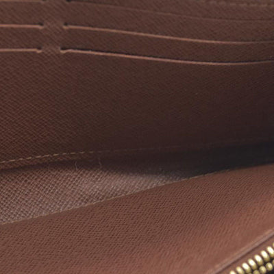 $915 Louis Vuitton  Monogram Zippy Wallet