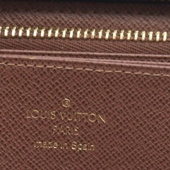 $915 Louis Vuitton  Monogram Zippy Wallet