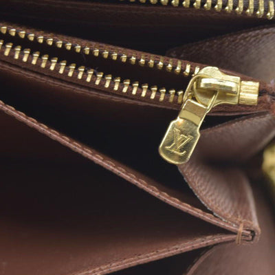 $915 Louis Vuitton  Monogram Zippy Wallet