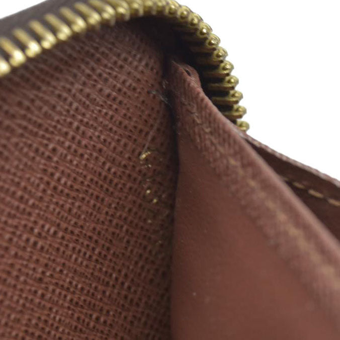 $915 Louis Vuitton  Monogram Zippy Wallet