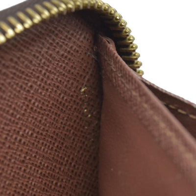 $915 Louis Vuitton  Monogram Zippy Wallet