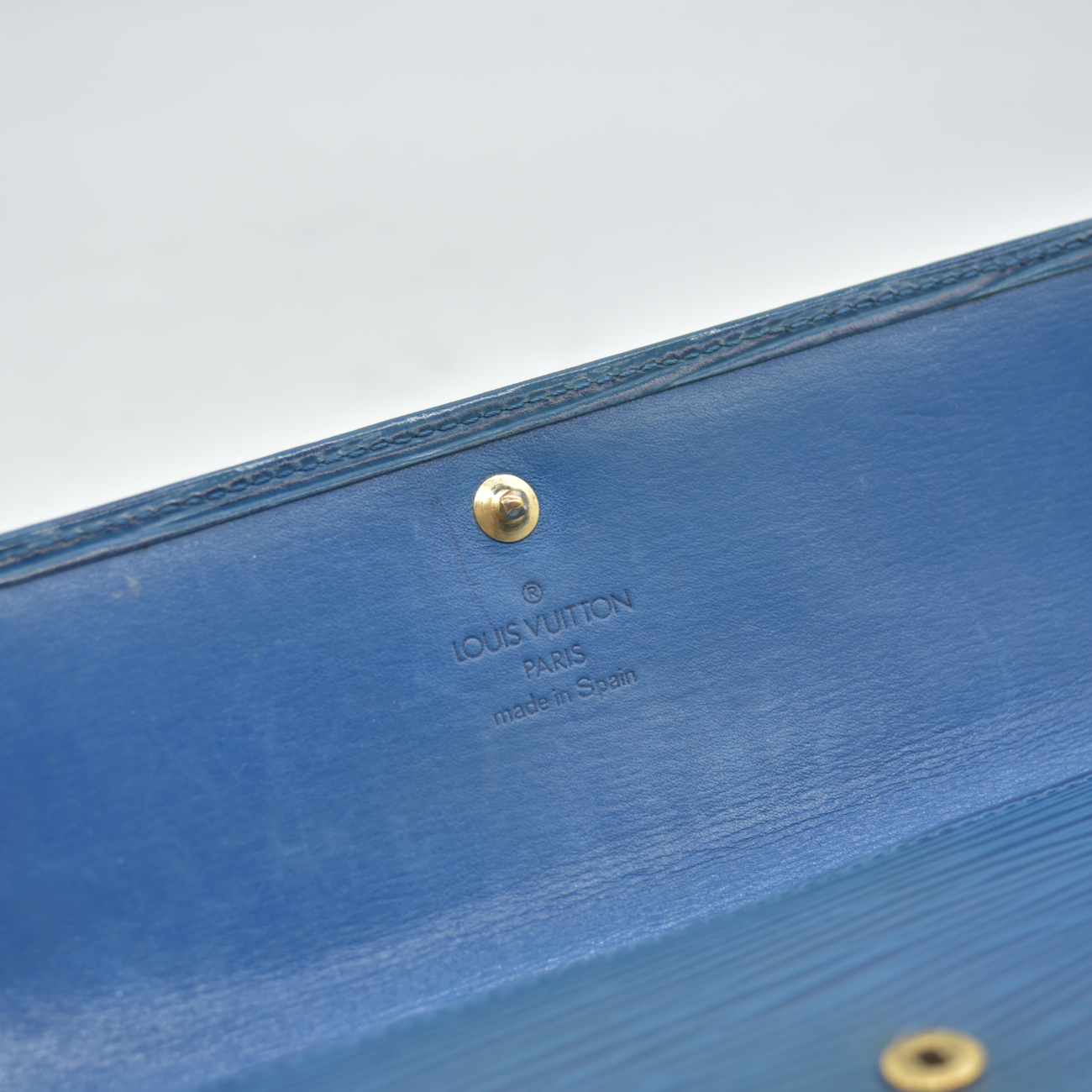 $850 1994 Louis Vuittion Epi Sarah Wallet Blue BA1904 CONSIGNMENT