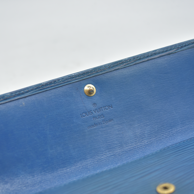 $850 1994 Louis Vuittion Epi Sarah Wallet Blue BA1904 CONSIGNMENT