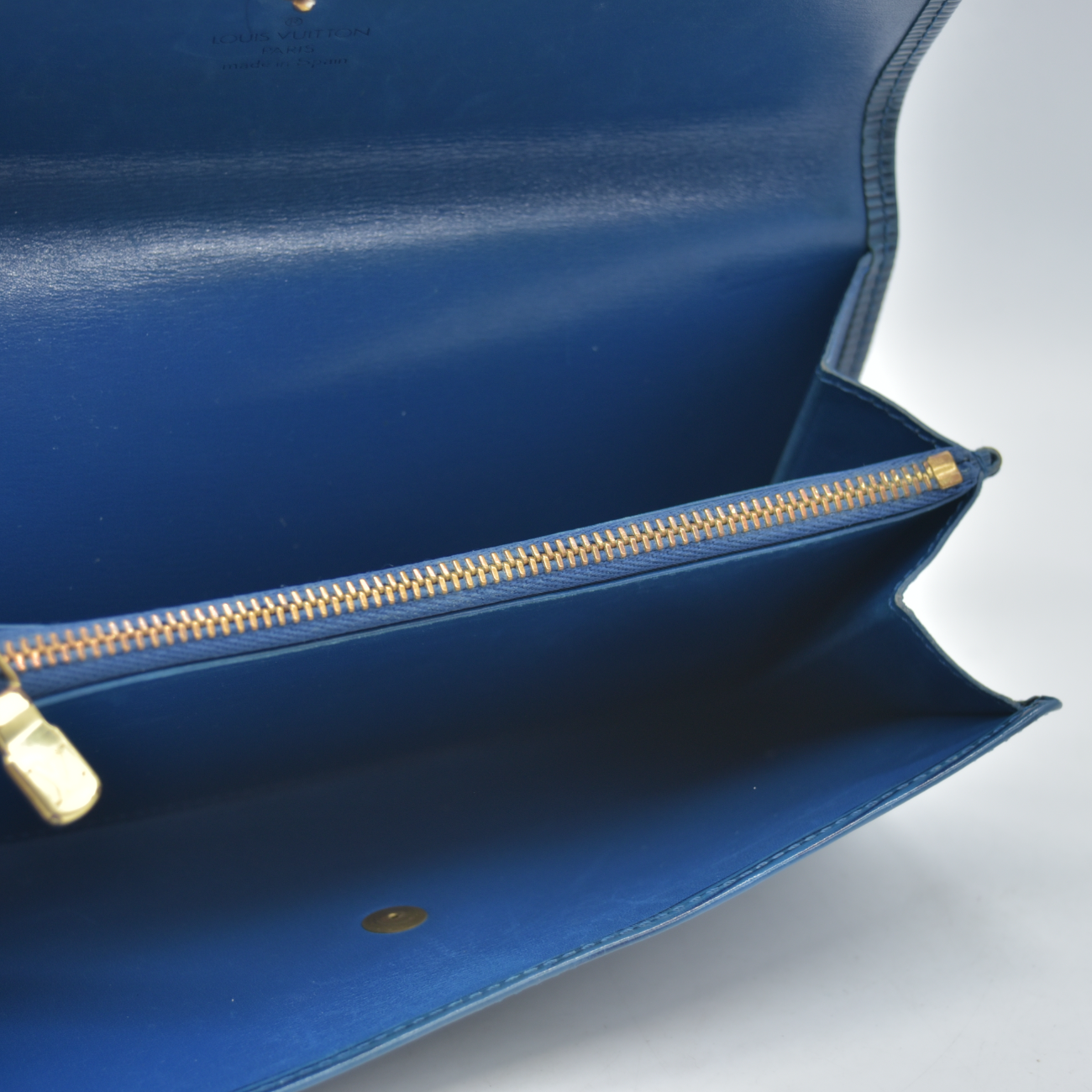 $850 1994 Louis Vuittion Epi Sarah Wallet Blue BA1904 CONSIGNMENT
