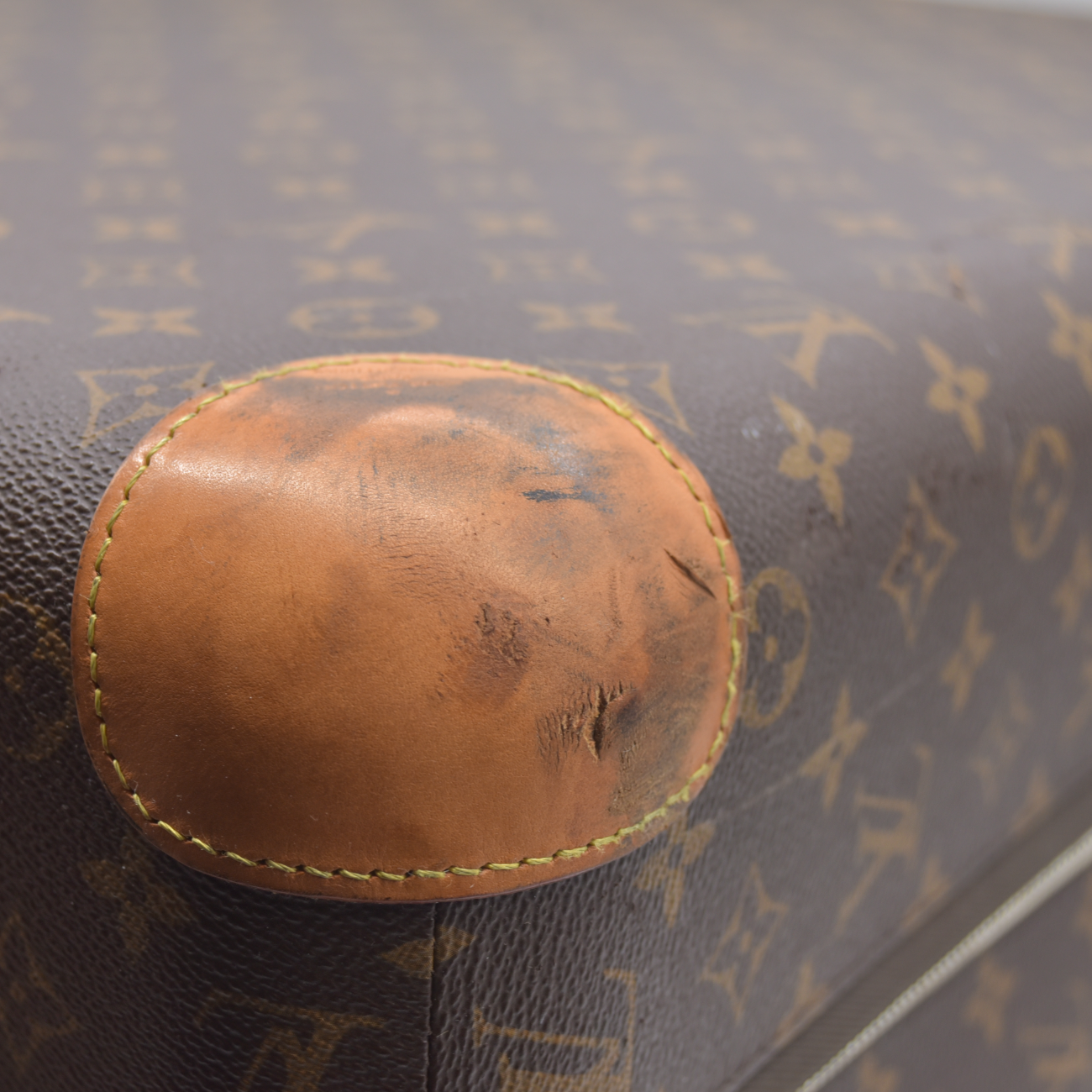 $3450 Louis Vuitton Monogram Horizon 50