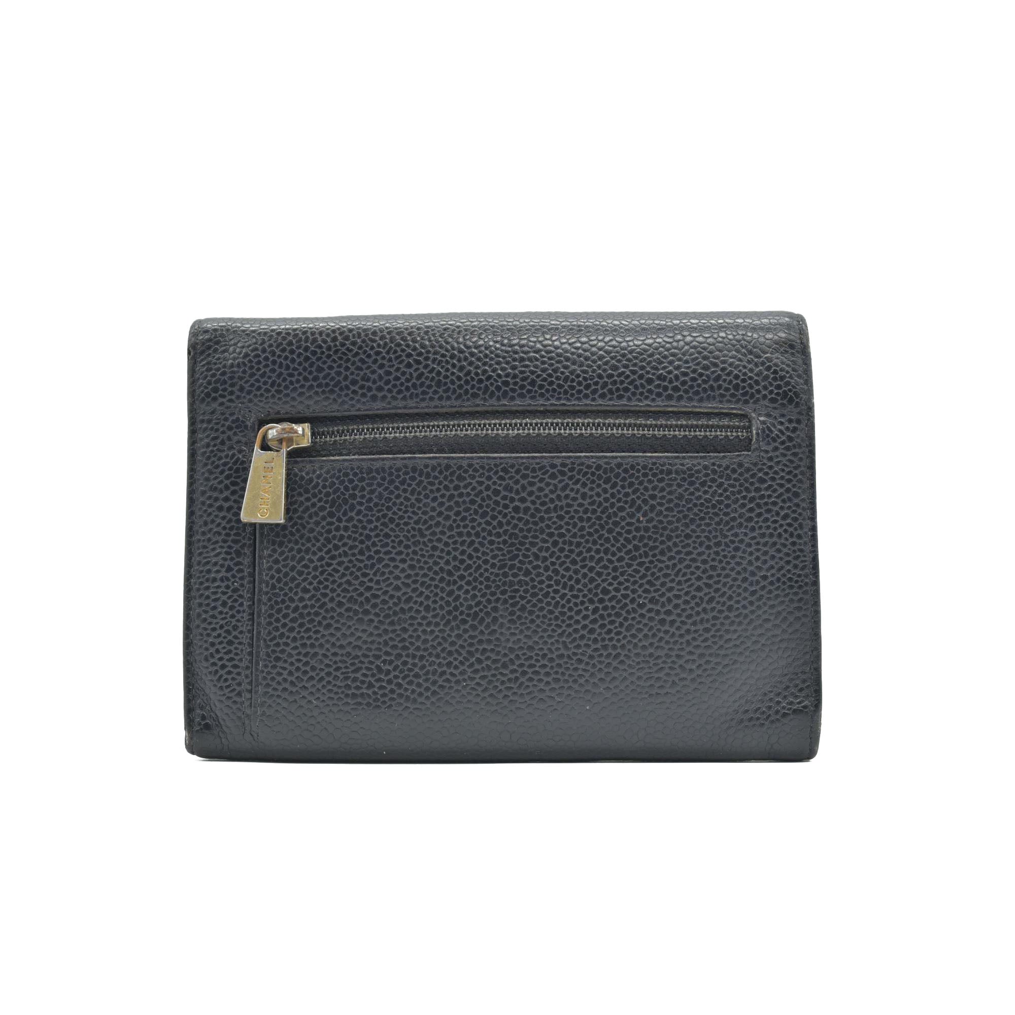 $925 CHANEL CC Logo Grained Calfskin Trifold Wallet Black 6117536