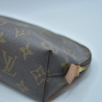 $625 2003 LOUIS VUITTON Monogram Cosmetic Pouch SD0023