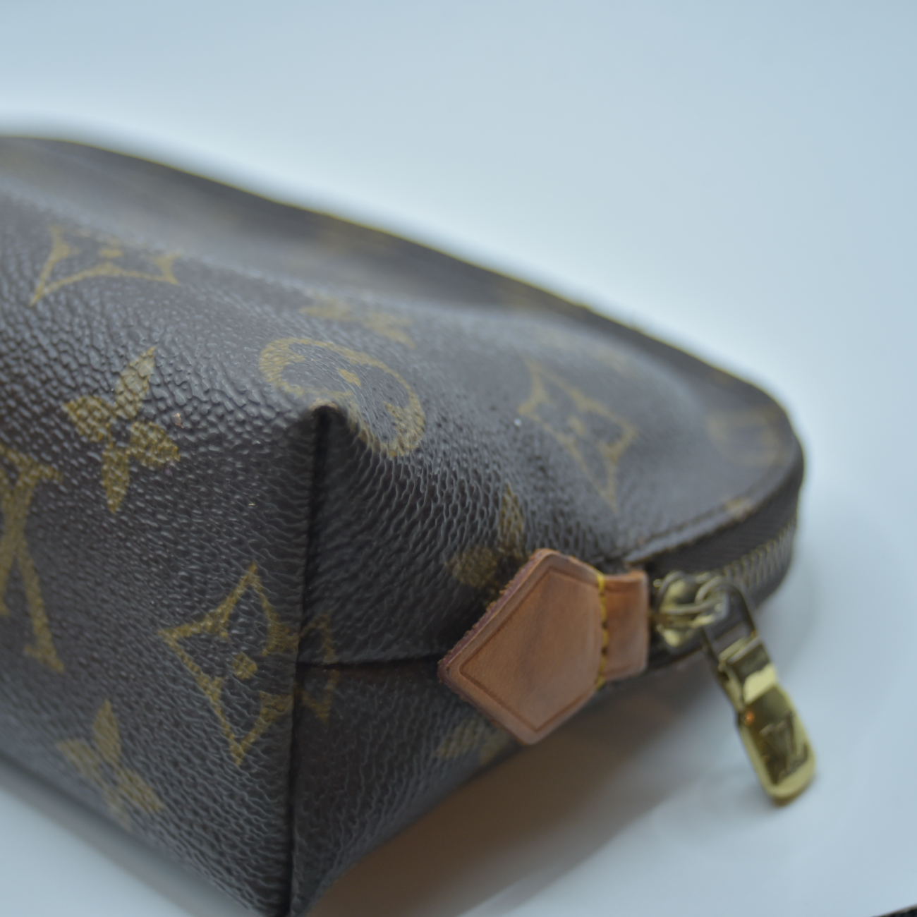 $625 2003 LOUIS VUITTON Monogram Cosmetic Pouch SD0023
