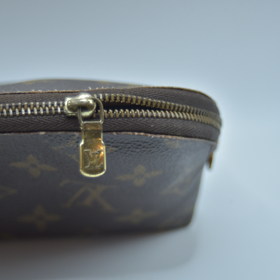 $625 2003 LOUIS VUITTON Monogram Cosmetic Pouch SD0023