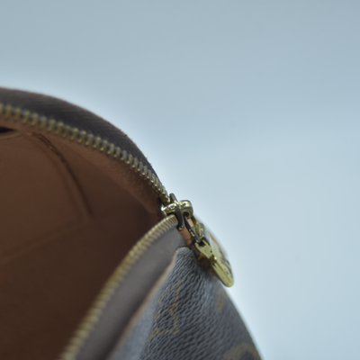 $625 2003 LOUIS VUITTON Monogram Cosmetic Pouch SD0023