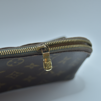 $625 2004 LOUIS VUITTON Monogram Cosmetic Pouch CA0034