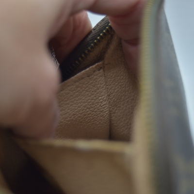 $625 2004 LOUIS VUITTON Monogram Cosmetic Pouch CA0034