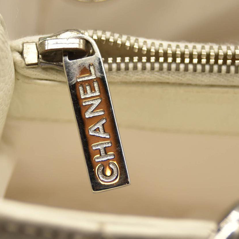 CHANEL Caviar Grand Shopping Tote GST White