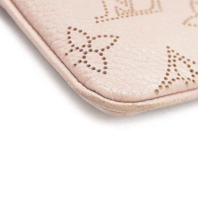 AUCTION Louis Vuitton  Mahina Key Pouch Magnolia